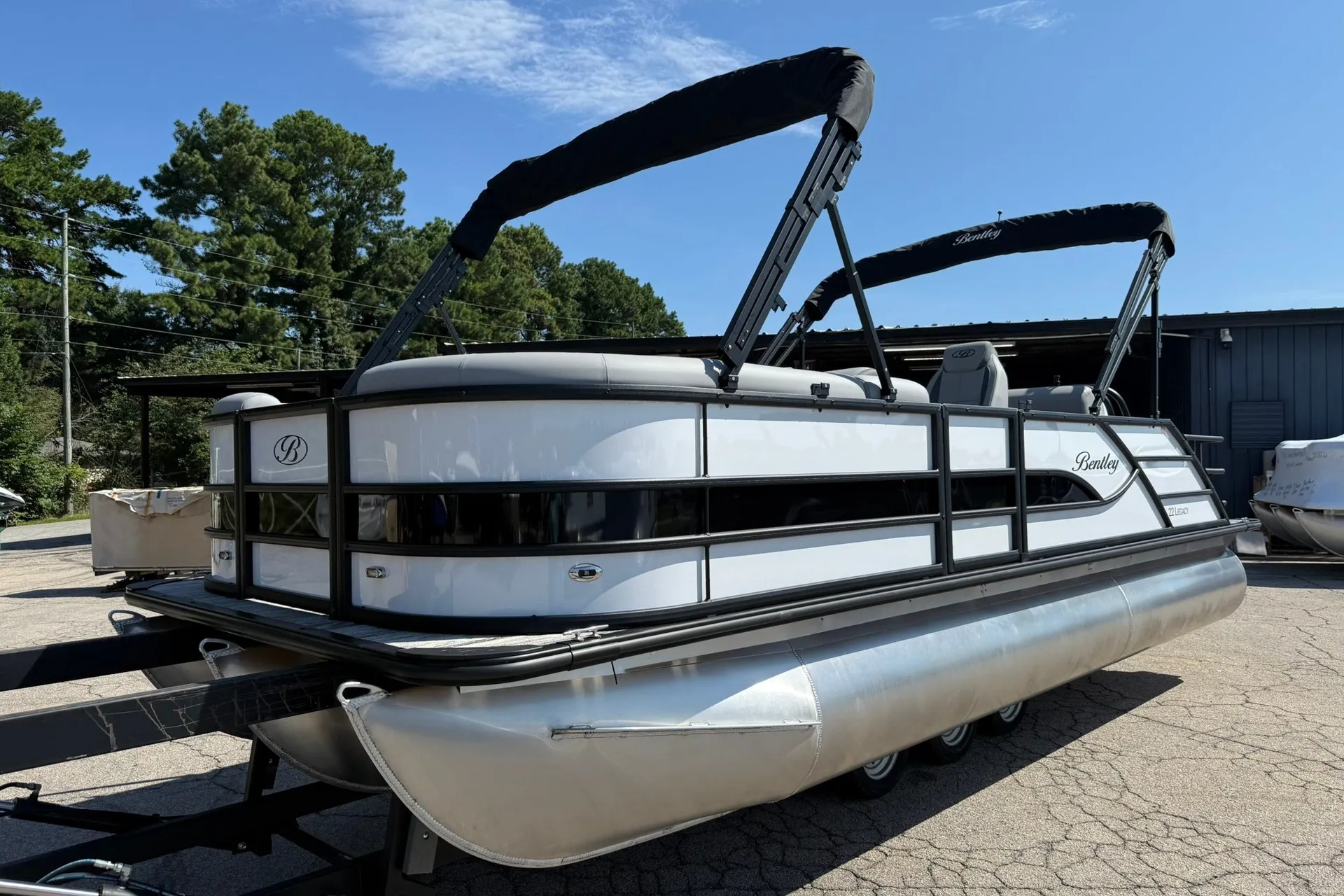 Bentley Pontoons Legacy 223 Swingback